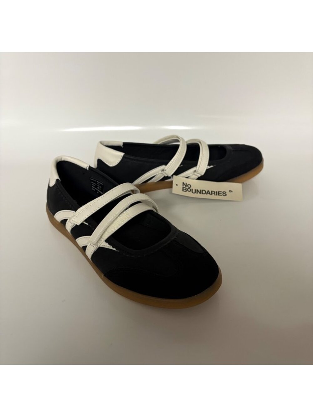 No Boundaries Black White Strappy Ballet Sneaker Womens Size 9 Memory Foam NEW